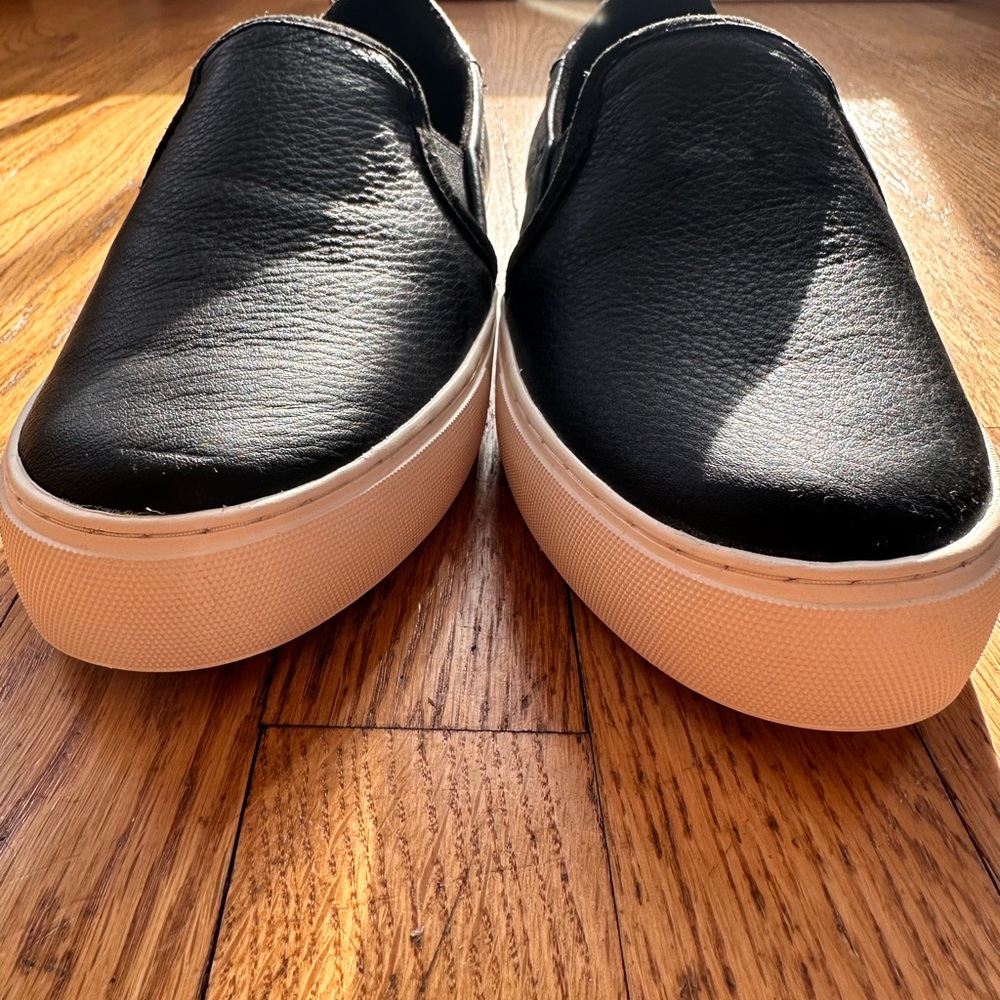 UGG Cas Leather slip on sneakers. Size 7. Black and silver.